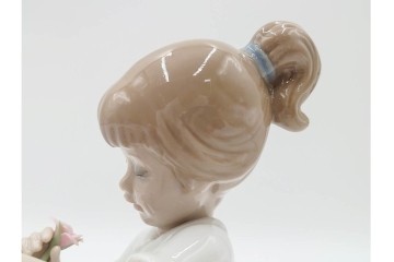 スペイン製　LLADRO(リヤドロ)　「おめかししようね」　フィギュリン　品質保証書・箱付き　(R-084786)