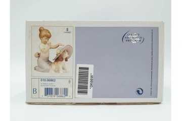 スペイン製　LLADRO(リヤドロ)　「おめかししようね」　フィギュリン　品質保証書・箱付き　(R-084786)