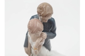 スペイン製　LLADRO(リヤドロ)　「幸せのはじまり」　フィギュリン　定価約9万6800円相当　品質保証書・箱付き　(R-084787)