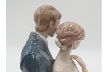 スペイン製　LLADRO(リヤドロ)　「幸せのはじまり」　フィギュリン　定価約9万6800円相当　品質保証書・箱付き　(R-084787)