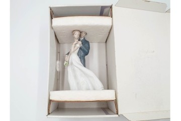 スペイン製　LLADRO(リヤドロ)　「幸せのはじまり」　フィギュリン　定価約9万6800円相当　品質保証書・箱付き　(R-084787)