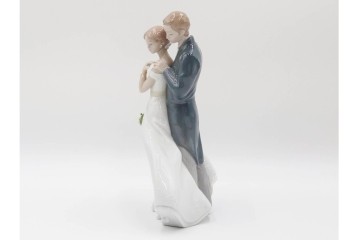 スペイン製　LLADRO(リヤドロ)　「幸せのはじまり」　フィギュリン　定価約9万6800円相当　品質保証書・箱付き　(R-084787)