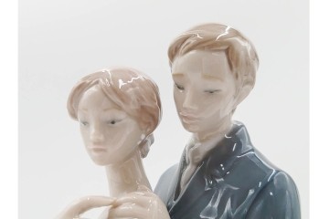 スペイン製　LLADRO(リヤドロ)　「幸せのはじまり」　フィギュリン　定価約9万6800円相当　品質保証書・箱付き　(R-084787)