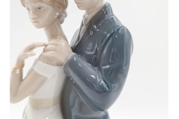 スペイン製　LLADRO(リヤドロ)　「幸せのはじまり」　フィギュリン　定価約9万6800円相当　品質保証書・箱付き　(R-084787)