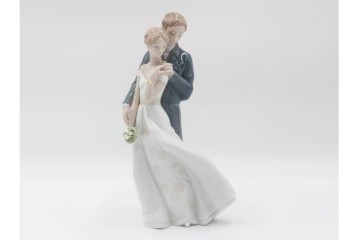 スペイン製　LLADRO(リヤドロ)　「幸せのはじまり」　フィギュリン　定価約9万6800円相当　品質保証書・箱付き　(R-084787)