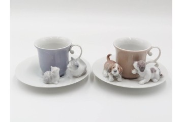 スペイン製　LLADRO(リヤドロ)　「ハッピーティータイム」　犬と猫のペア　カップ&ソーサー2客セット　品質保証書・箱付き　(R-084788)