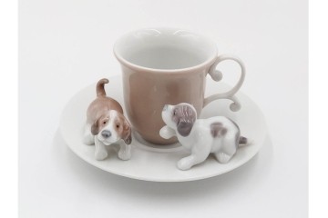 スペイン製　LLADRO(リヤドロ)　「ハッピーティータイム」　犬と猫のペア　カップ&ソーサー2客セット　品質保証書・箱付き　(R-084788)