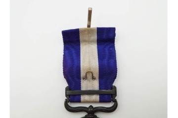 当時物!　旧日本軍(大日本帝国陸軍)　第2種射撃章・戦没従軍記章・戦捷徽章・コンパス(出動記念の刻印入り)・勲章吊り金具の5点セット　(R-084793)