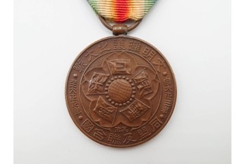 当時物!　旧日本軍(大日本帝国陸軍)　第2種射撃章・戦没従軍記章・戦捷徽章・コンパス(出動記念の刻印入り)・勲章吊り金具の5点セット　(R-084793)