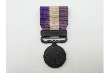 当時物!　旧日本軍(大日本帝国陸軍)　第2種射撃章・戦没従軍記章・戦捷徽章・コンパス(出動記念の刻印入り)・勲章吊り金具の5点セット　(R-084793)