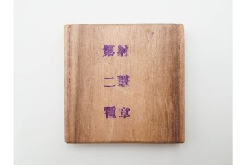 当時物!　旧日本軍(大日本帝国陸軍)　第2種射撃章・戦没従軍記章・戦捷徽章・コンパス(出動記念の刻印入り)・勲章吊り金具の5点セット　(R-084793)