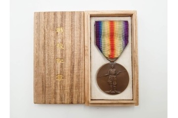 当時物!　旧日本軍(大日本帝国陸軍)　第2種射撃章・戦没従軍記章・戦捷徽章・コンパス(出動記念の刻印入り)・勲章吊り金具の5点セット　(R-084793)