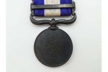 当時物!　旧日本軍(大日本帝国陸軍)　第2種射撃章・戦没従軍記章・戦捷徽章・コンパス(出動記念の刻印入り)・勲章吊り金具の5点セット　(R-084793)