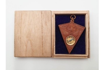 当時物!　旧日本軍(大日本帝国陸軍)　第2種射撃章・戦没従軍記章・戦捷徽章・コンパス(出動記念の刻印入り)・勲章吊り金具の5点セット　(R-084793)