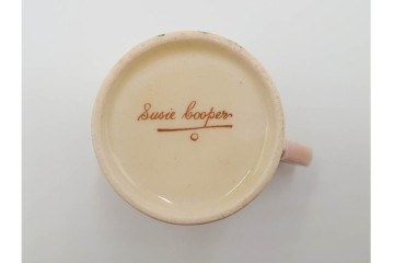 イギリスビンテージ　Susie Cooper(スージークーパー)　グレイリーフ　ドレスデンスプレイ　プランタン　カクタス　アカデミーパターン(チューリップ)　テーブルに華やかさと温かみを添えるカップ&ソーサー4客・プレート5枚セット　(R-084795)