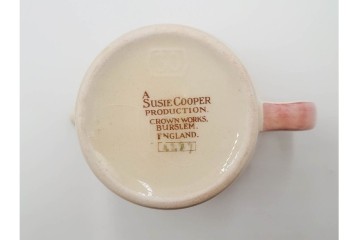 イギリスヴィンテージ　Susie Cooper(スージークーパー)　ロングリーフ　上品で可愛らしいカップ&ソーサー2客・クリーマー・プレート4枚セット　(R-084796)