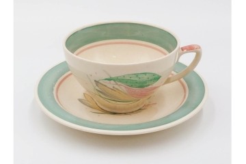 イギリスヴィンテージ　Susie Cooper(スージークーパー)　ロングリーフ　上品で可愛らしいカップ&ソーサー2客・クリーマー・プレート4枚セット　(R-084796)