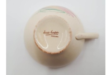 イギリスヴィンテージ　Susie Cooper(スージークーパー)　ロングリーフ　上品で可愛らしいカップ&ソーサー2客・クリーマー・プレート4枚セット　(R-084796)