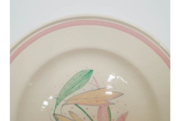 イギリスヴィンテージ　Susie Cooper(スージークーパー)　ロングリーフ　上品で可愛らしいカップ&ソーサー2客・クリーマー・プレート4枚セット　(R-084796)