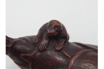 江戸～明治期　梅鳥図蒔絵四段印籠　猿に筍の木彫り根付付き　木彫　匠の美技を感じる印籠・根付　(R-084802)