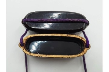 江戸～明治期　梅鳥図蒔絵四段印籠　猿に筍の木彫り根付付き　木彫　匠の美技を感じる印籠・根付　(R-084802)