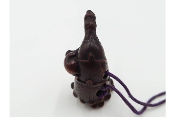 江戸～明治期　梅鳥図蒔絵四段印籠　猿に筍の木彫り根付付き　木彫　匠の美技を感じる印籠・根付　(R-084802)