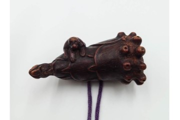 江戸～明治期　梅鳥図蒔絵四段印籠　猿に筍の木彫り根付付き　木彫　匠の美技を感じる印籠・根付　(R-084802)