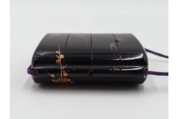 江戸～明治期　梅鳥図蒔絵四段印籠　猿に筍の木彫り根付付き　木彫　匠の美技を感じる印籠・根付　(R-084802)