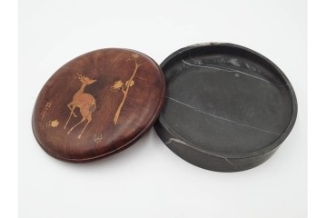 時代物　雅趣ある意匠　酒井抱一筆　蒔絵　鹿に紅葉図の蓋付き硯　(R-084803)