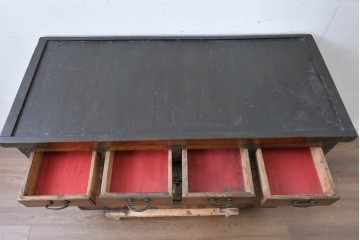 アジアンヴィンテージ　アンティーク調　蝶の羽をモチーフにしたシンメトリーデザインが魅力的な李朝箪笥　(R-084807)