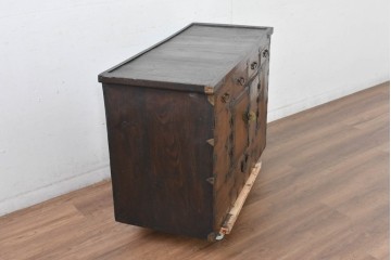 アジアンヴィンテージ　アンティーク調　蝶の羽をモチーフにしたシンメトリーデザインが魅力的な李朝箪笥　(R-084807)