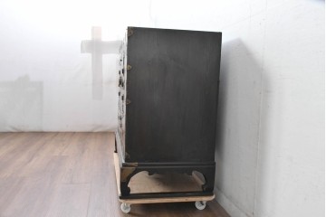 アジアンヴィンテージ　アンティーク調　蝶の羽をモチーフにしたシンメトリーデザインが魅力的な李朝箪笥　(R-084808)