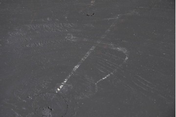 アジアンヴィンテージ　アンティーク調　蝶の羽をモチーフにしたシンメトリーデザインが魅力的な李朝箪笥　(R-084808)