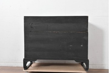 アジアンヴィンテージ　アンティーク調　蝶の羽をモチーフにしたシンメトリーデザインが魅力的な李朝箪笥　(R-084808)