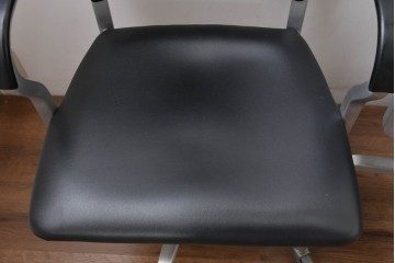 中古　美品　廃番品　レトロモダンなデザインが魅力的なデスクチェア5脚セット　(R-084809)