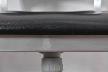 中古　美品　廃番品　レトロモダンなデザインが魅力的なデスクチェア5脚セット　(R-084809)