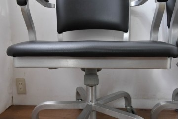 中古　美品　廃番品　レトロモダンなデザインが魅力的なデスクチェア5脚セット　(R-084809)