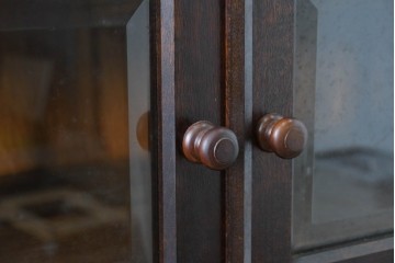 中古　美品　松本民芸家具　落ち着きのある洗練された佇まいが魅力のG-1型面取食器棚　定価約57万円相当　(R-084810)