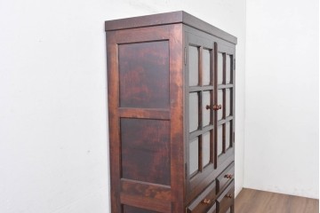 中古　美品　松本民芸家具　落ち着きのある洗練された佇まいが魅力のG-1型面取食器棚　定価約57万円相当　(R-084810)