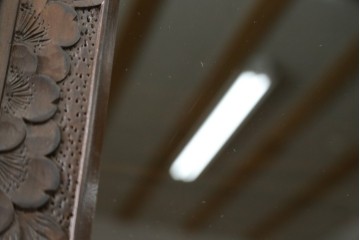 和製ヴィンテージ　軽井沢彫り　隅々まで施された桜の彫りが見事な食器棚　(R-084813)