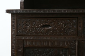 和製ヴィンテージ　軽井沢彫り　隅々まで施された桜の彫りが見事な食器棚　(R-084813)