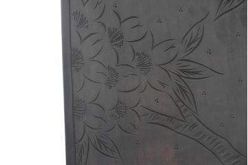 和製ビンテージ　軽井沢彫り　隅々まで施された桜の彫りが見事な食器棚(収納棚、戸棚、キャビネット、カップボード、ヴィンテージ)(R-084813)