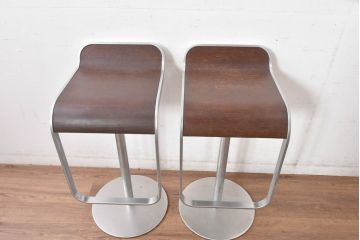 中古　美品　イタリア高級家具　ADAL(アダル)　Lapalma(ラパルマ)　LEM(レム)　洗練されたフォルムと優れた座り心地が魅力の昇降式カウンタースツール2脚　セット定価約20万円相当　(R-084814)