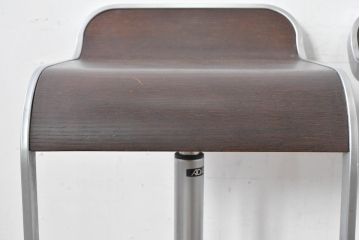 中古　美品　イタリア高級家具　ADAL(アダル)　Lapalma(ラパルマ)　LEM(レム)　洗練されたフォルムと優れた座り心地が魅力の昇降式カウンタースツール2脚　セット定価約20万円相当　(R-084814)