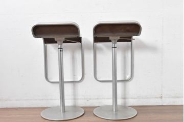 中古　美品　イタリア高級家具　ADAL(アダル)　Lapalma(ラパルマ)　LEM(レム)　洗練されたフォルムと優れた座り心地が魅力の昇降式カウンタースツール2脚　セット定価約20万円相当　(R-084814)