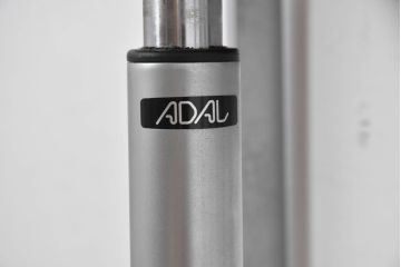 中古　美品　イタリア高級家具　ADAL(アダル)　Lapalma(ラパルマ)　LEM(レム)　洗練されたフォルムと優れた座り心地が魅力の昇降式カウンタースツール2脚　セット定価約20万円相当　(R-084814)