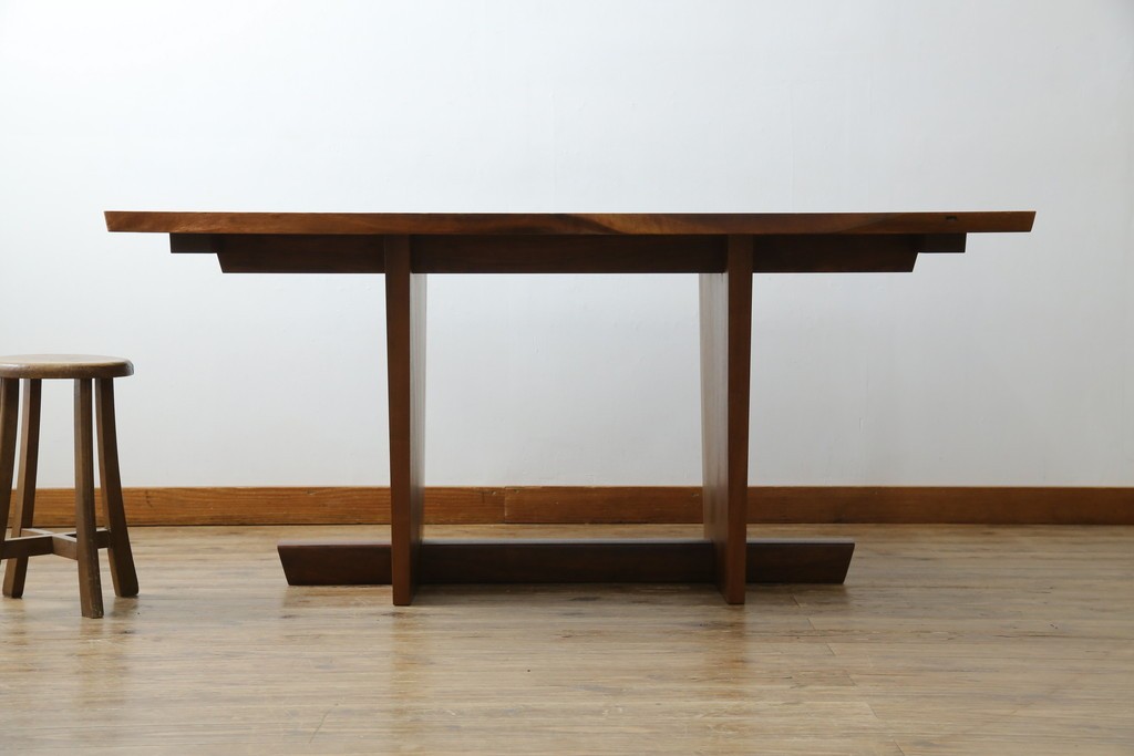 和製ヴィンテージ　美品　刻印なしの年代もの!!　ジョージ・ナカシマ(George Nakashima)　美しい木目とどっしりとした佇まいが魅力的なMINGUREN DINING(ミングレン)ダイニングテーブル　(R-084816)