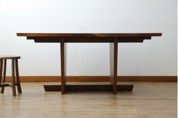 和製ヴィンテージ　美品　刻印なしの年代もの!!　ジョージ・ナカシマ(George Nakashima)　美しい木目とどっしりとした佇まいが魅力的なMINGUREN DINING(ミングレン)ダイニングテーブル　(R-084816)