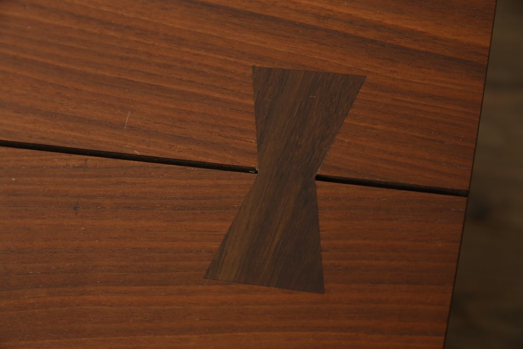 和製ヴィンテージ　美品　刻印なしの年代もの!!　ジョージ・ナカシマ(George Nakashima)　美しい木目とどっしりとした佇まいが魅力的なMINGUREN DINING(ミングレン)ダイニングテーブル　(R-084816)