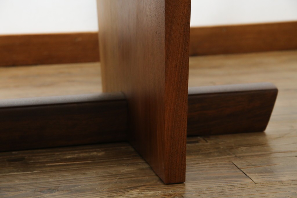 和製ヴィンテージ　美品　刻印なしの年代もの!!　ジョージ・ナカシマ(George Nakashima)　美しい木目とどっしりとした佇まいが魅力的なMINGUREN DINING(ミングレン)ダイニングテーブル　(R-084816)